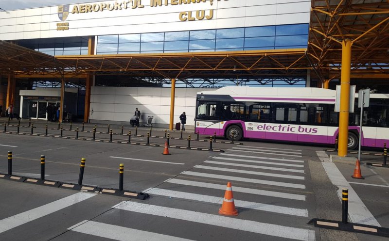 Licențe retrase de la taximetriștii de la aeroportul Cluj. Boc: "Nu era admisibil să fie acea junglă acolo". Autobuzul public la terminal, în analiză