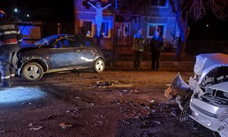Impact violent la Cluj: Două femei, la spital și două mașini, făcute zob