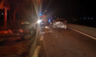 Impact violent la Cluj: Două femei, la spital și două mașini, făcute zob