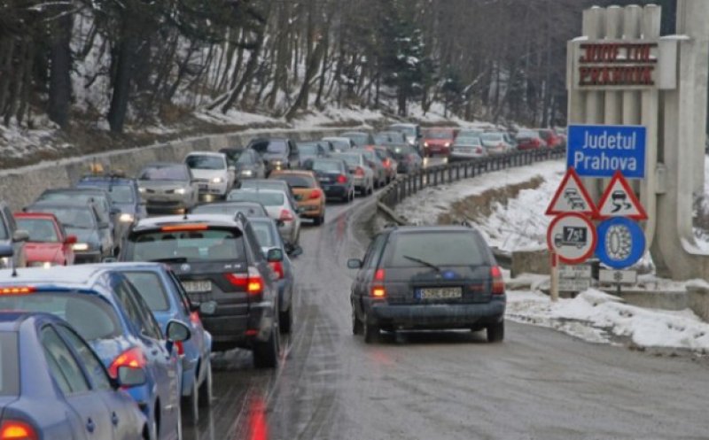 Aglomerație pe Valea Prahovei. Se circulă bară la bară