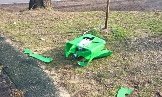 Parcul de pe Cetățuie, vandalizat. S-au ”distrat” punând petarde în coșurile de gunoi