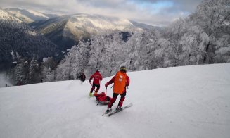 Zăpadă puțină, accidentări cu duiumul pe pârtii. Sfaturi de prim-ajutor de la salvamontiști