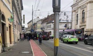 Accident în centrul Clujului. O tânără a fost lovită de un autobuz