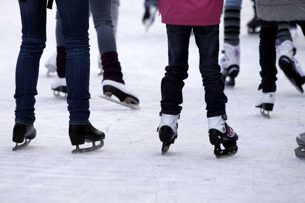 Azi, GRATIS la patinoarul din Unirii