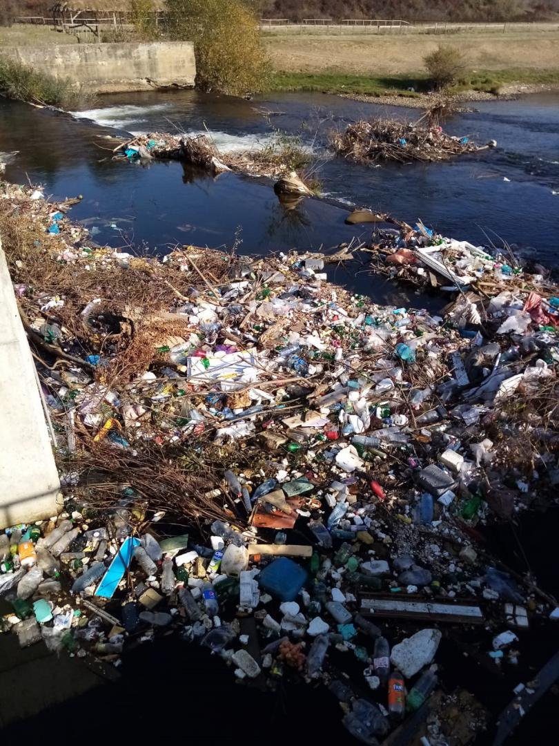 Administraţia Bazinală de Apă Someş-Tisa: "Primăriile sunt responsabile de igienizarea cursurilor de apă"