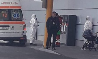Alertă pe Aeroportul Cluj! Medici și reprezentanți ai DSP Cluj, la bordul avionului cu o persoană suspectă de COROVANIRUS