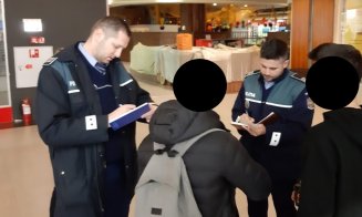 Elevii chiulangii, ridicați de polițiști din mall