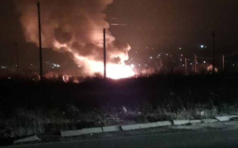 Zece copii au rămas fără locuință în plină iarnă, din cauza unui incendiu produs miercuri seara