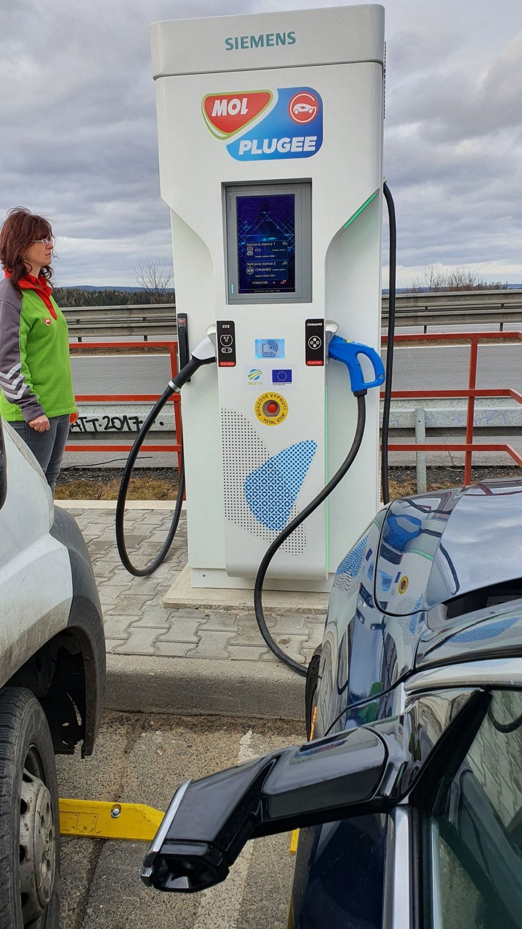 MOL schimbă foaia: încărcarea mașinilor electrice se plătește