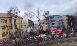 Incendiu la o locuință din centru. O femeie a fost transportată la spital