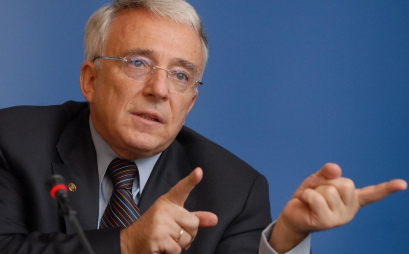 Isărescu a explicat de ce a scăzut euro după ce a picat Guvernul Orban