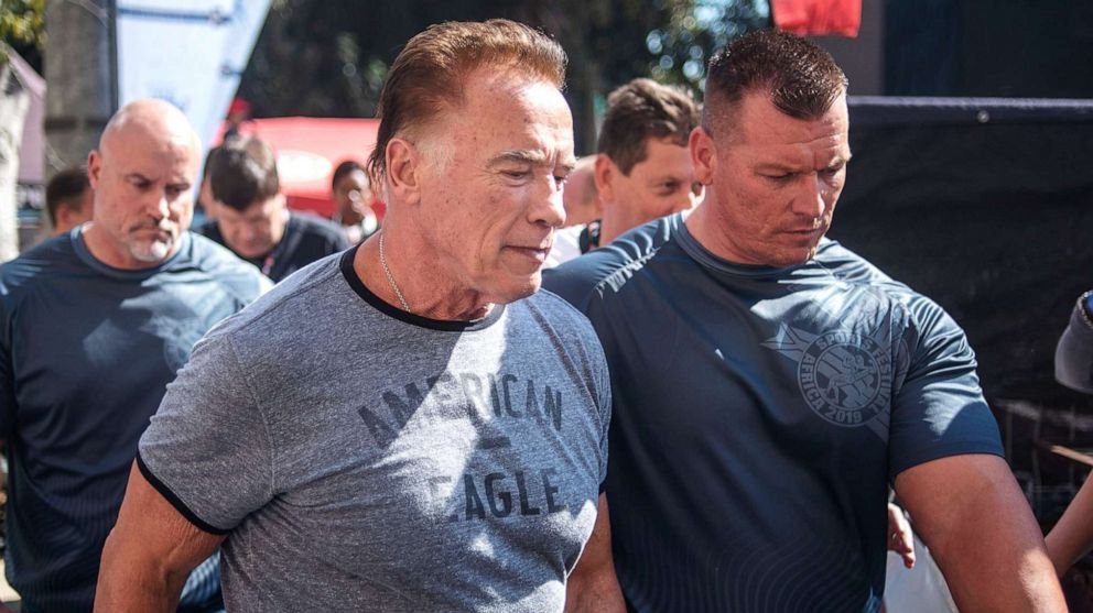 "Schwarzenegger se dopa cu steroizi fabricaţi în Cluj, la Terapia"