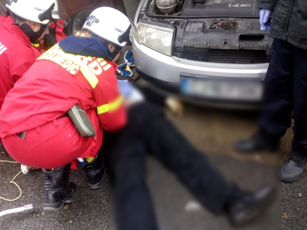 Bărbat strivit de mașină, în Mănăștur. Au intervenit un trecător, un taximetrist și o asistentă