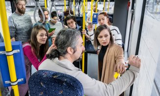 Curs universitar și joc de strategie, într-un autobuz electric la Cluj