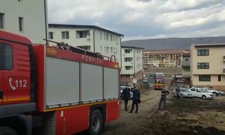 Macara răsturnată pe un șantier din Florești. Macaragiul, grav rănit