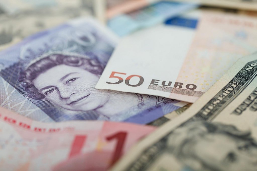 Euro a atins un nou maxim istoric