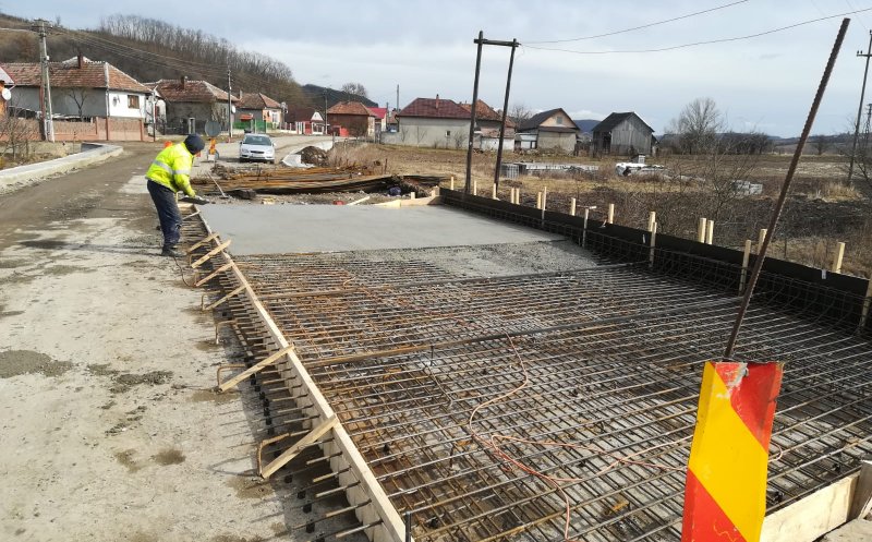 Consiliul Județean are bani pentru drumuri, dar nu găsește firme serioase pentru lucrări