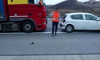 Accident pe Autostrada Transilvania. Implicate, o mașină și un TIR