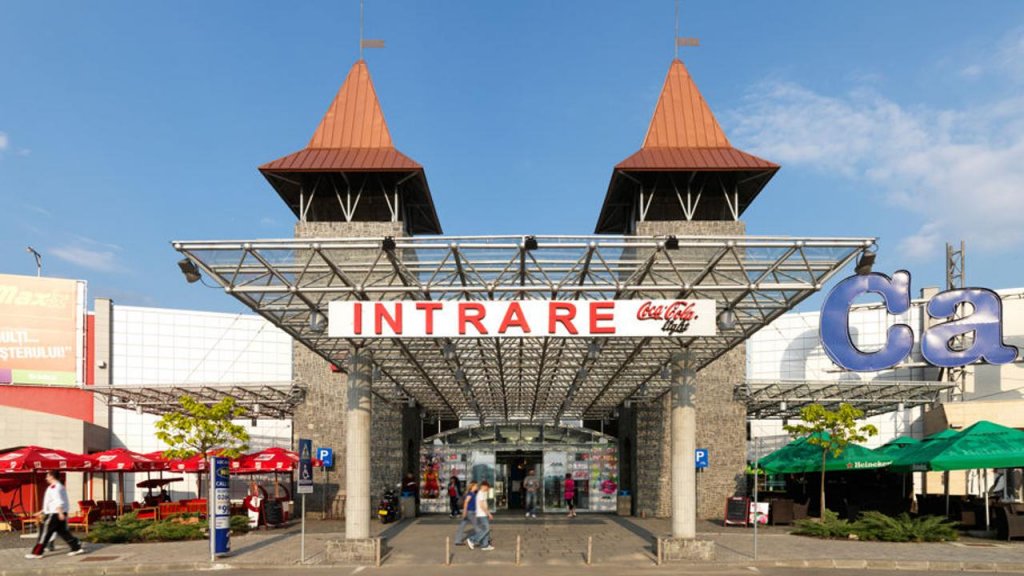 Emil Boc a recomandat mall-urilor să limiteze accesul clienților