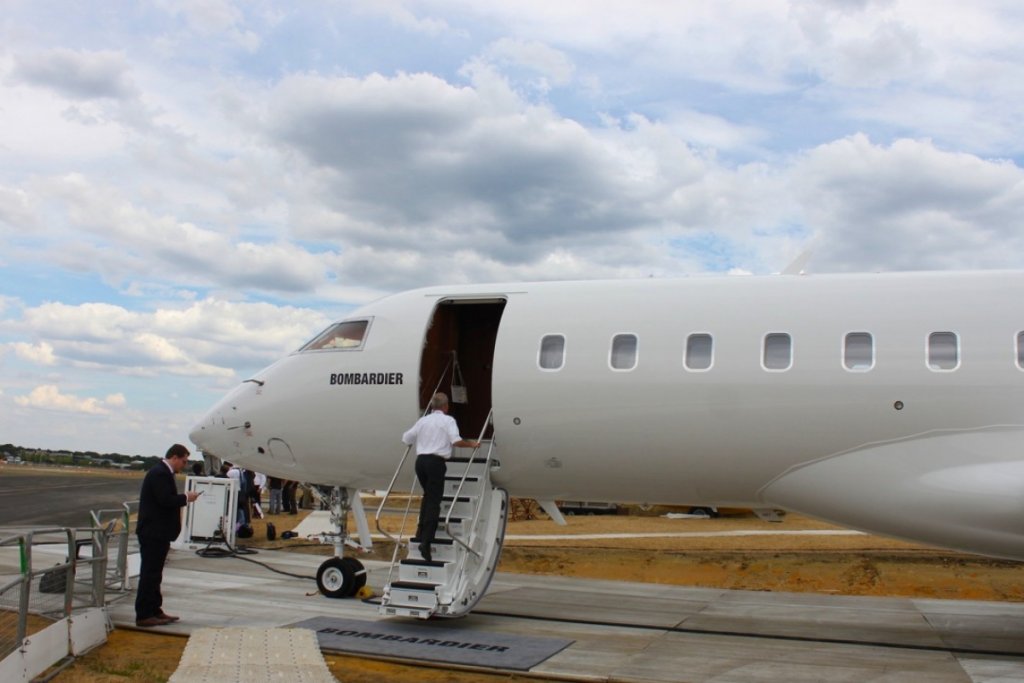 Unde fug bogații lumii de coronavirus: cu avioane private, pe insule și în buncăre