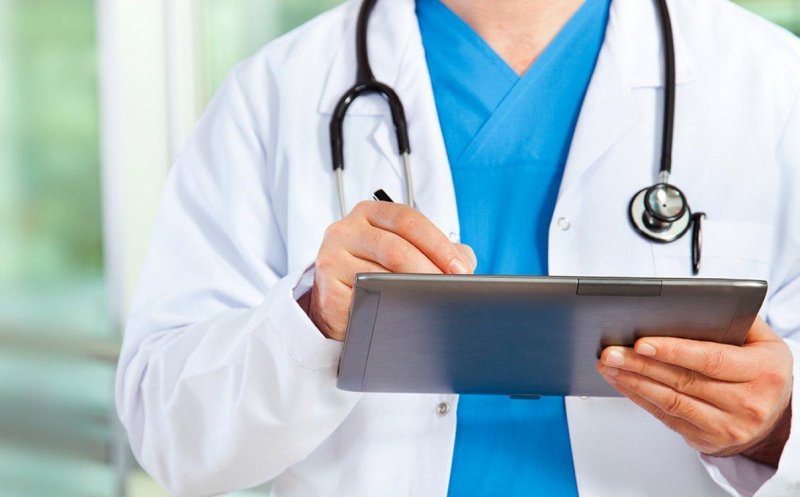 Medic din Cluj, nemulţumit de măsurile luate de autorităţi: Degeaba scoatem armata pe străzi dacă medicii sunt trimişi la luptă fără arme