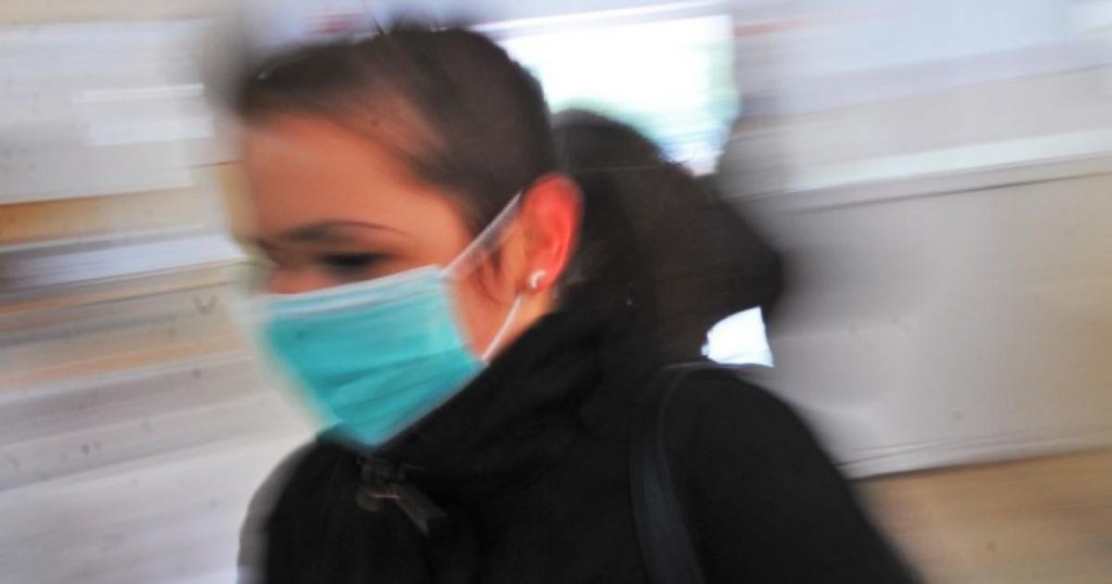 Pot particulele de coronavirus să treacă prin masca de protecţie?