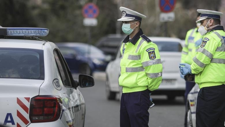 Sâmbătă şi duminică, la orele 17.00 şi 21.00, din maşinile de Poliţie se aude „Deşteaptă-te, române!”