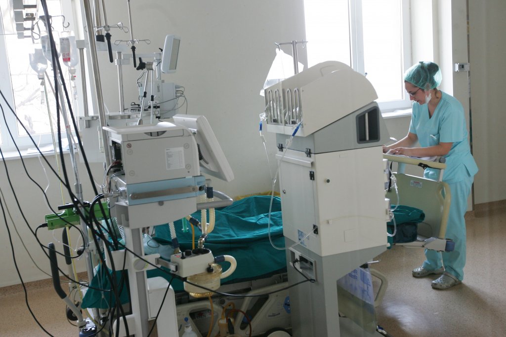 În scenariul 4 România luptă cu 731 de paturi ATI