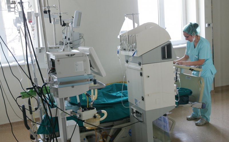 În scenariul 4 România luptă cu 731 de paturi ATI