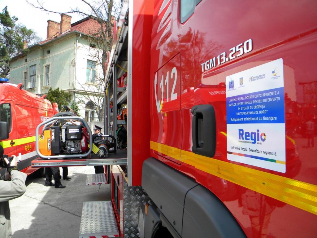 Incendiu la un depozit de lângă Cluj. Au intervenit cinci autospeciale