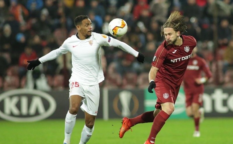 Amendă UEFA pentru CFR Cluj. 3.500 de euro îi costă torţele şi petardele de la "dubla" cu Sevilla