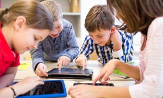 Acces la învățământul digital pentru toți elevii din Cluj-Napoca. Primăria scoate din buzunar peste 1,2 milioane de lei pentru tablete