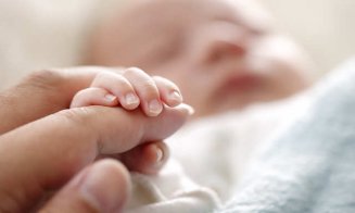 10 bebeluşi, diagnosticaţi cu COVID-19 în spital. Mamele lor au rezultat negativ la testare