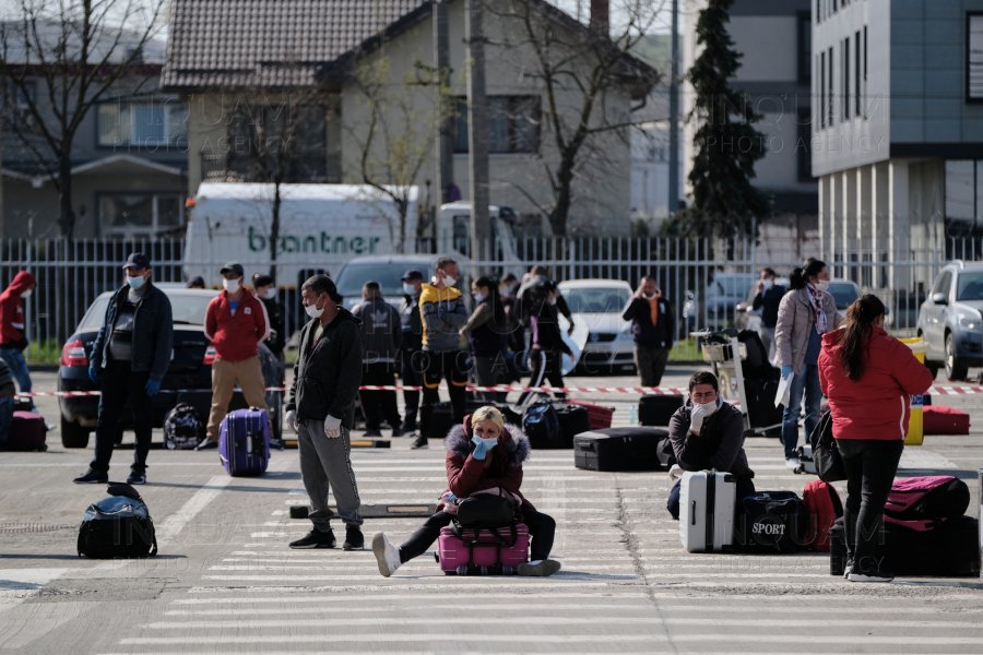 Dosar penal pe numele a trei persoane care au părăsit zona de carantină din Suceava pentru a lua avionul din Cluj spre Germania