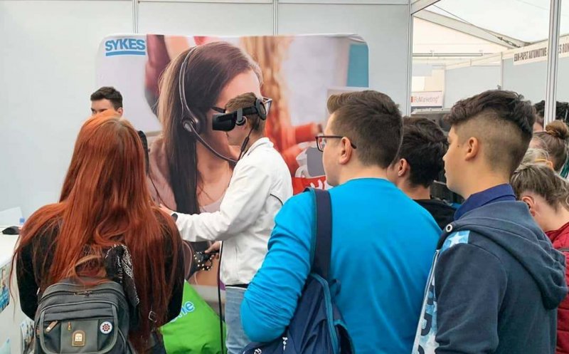 “Ard” liniile în call centere. Sykes va angaja 241 de oameni la Cluj