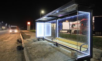 Turda își face stații de autobuz cu panouri fotovoltaice și porturi USB. Vezi cum arată