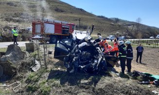 Cluj: Încă un șofer la spital! A ratat curba și s-a izbit cu mașina de un cap de pod