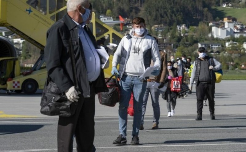 Coronavirus/ Român plecat în Austria ca sezonier, cu o cursă charter,  a fost descoperit pozitiv la  controlul medical