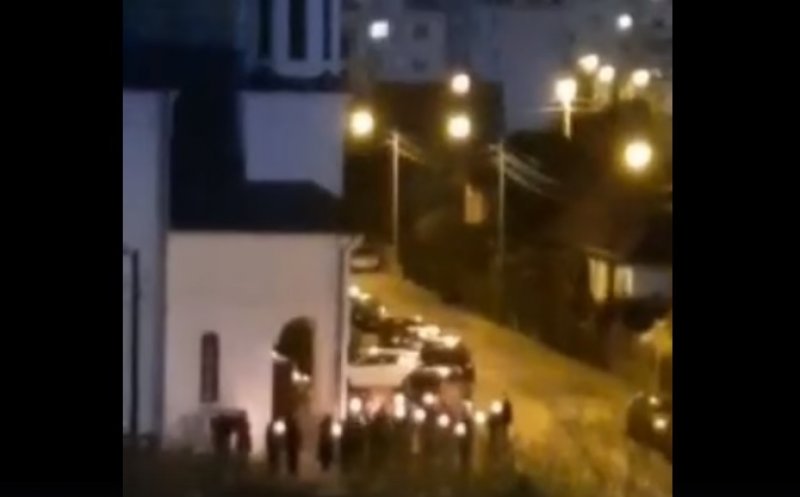 Deputatul Ungureanu publică imagini de la o slujbă din Cluj la care au participat mai mulţi enoriaşi: ”Nu zădărniciţi munca medicilor, nu vă bateţi joc!”