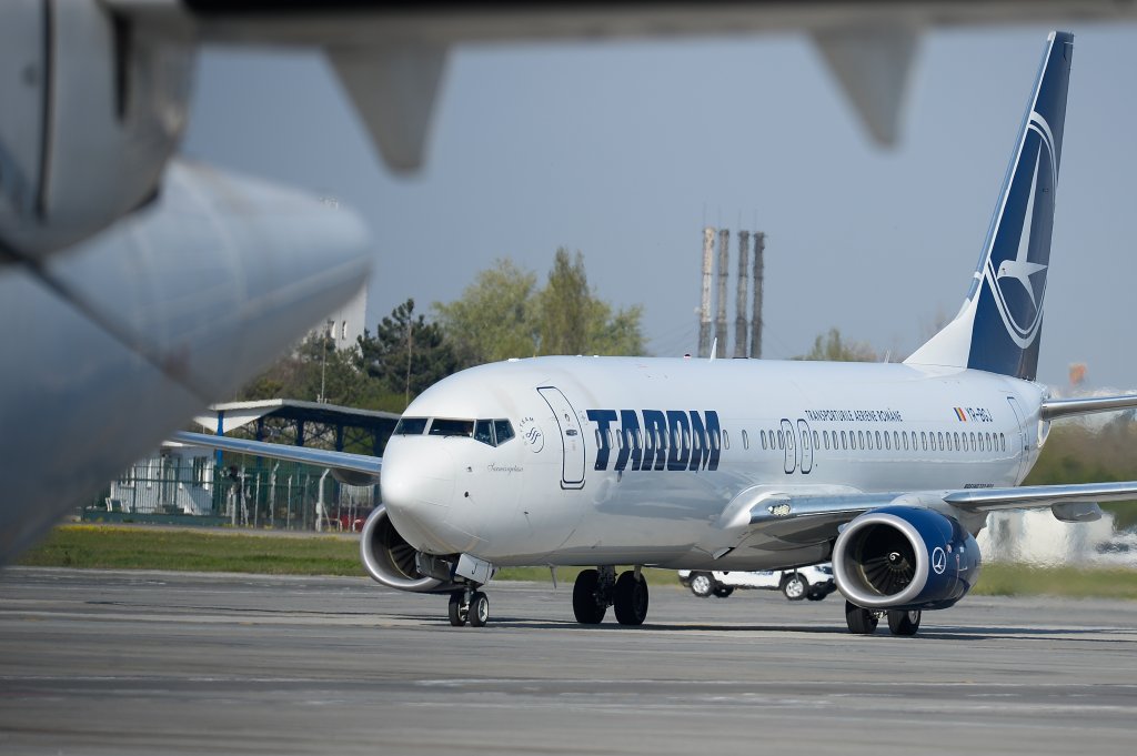 Aproape 1.000 de angajaţi Tarom intră de azi în şomaj tehnic