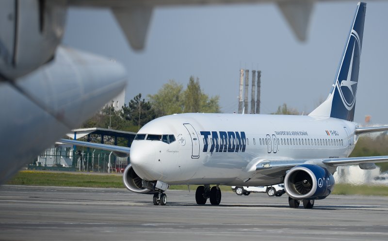 Aproape 1.000 de angajaţi Tarom intră de azi în şomaj tehnic