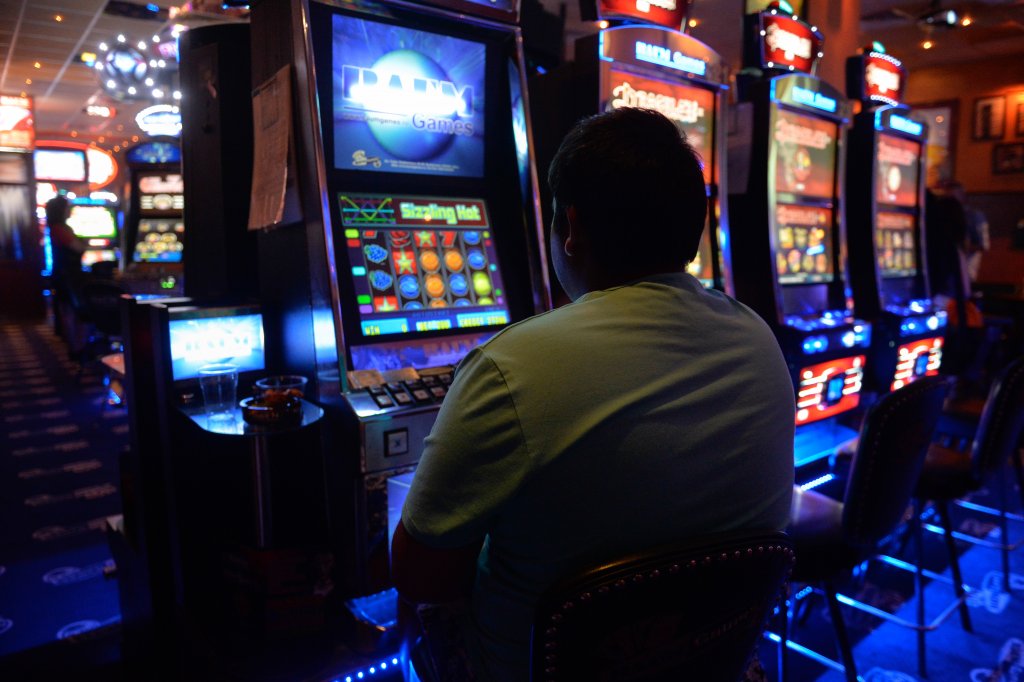 Oamenii realizează în pandemie câţi bani pierdeau la jocurile de noroc