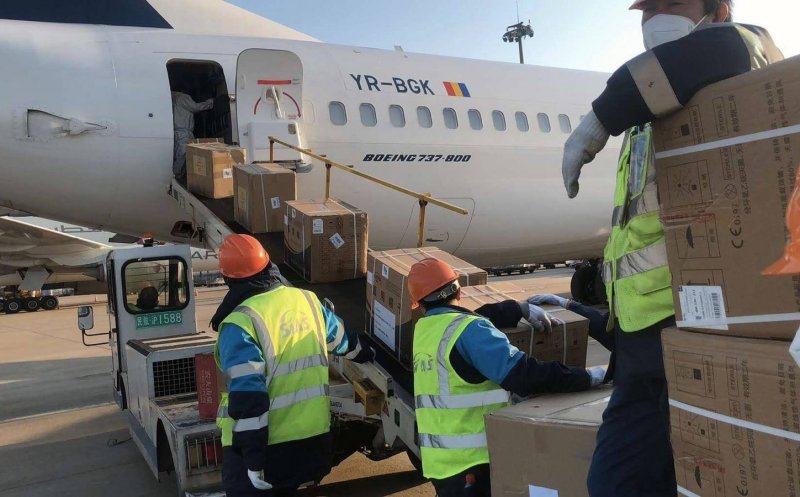 Vine la Cluj primul avion cu echipamente medicale din China