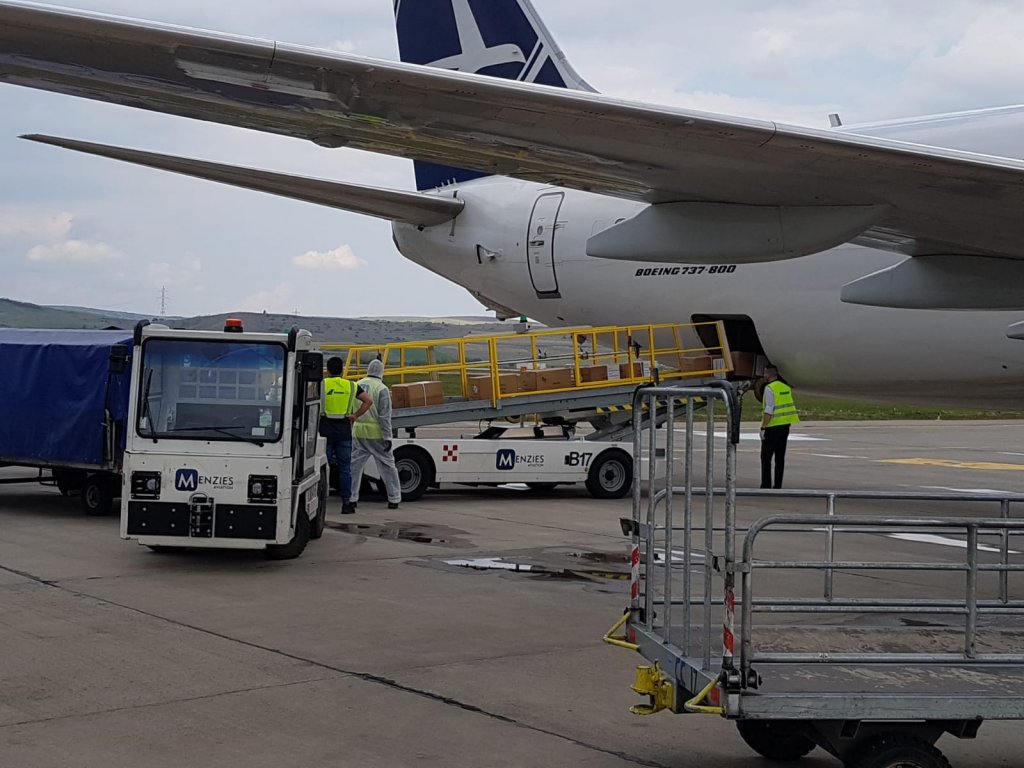 Avionul cu echipamente medicale din China a ajuns la Cluj