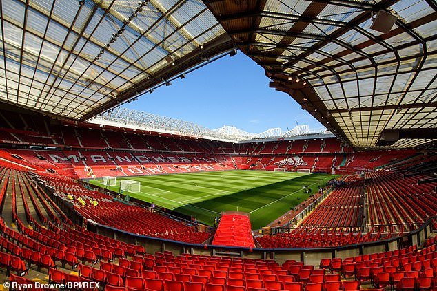 Cum îşi vor susţine fanii echipele pe stadioane? Manchester United testează scaune cu separatoare