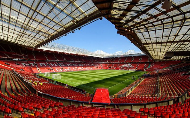 Cum îşi vor susţine fanii echipele pe stadioane? Manchester United testează scaune cu separatoare