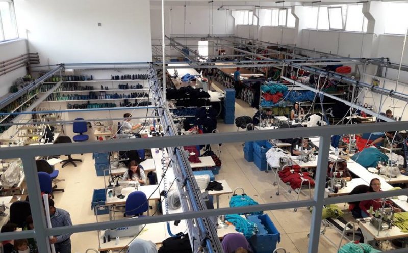Fabrica Knox din Cluj s-a reprofilat. De la treninguri și pijamale, la măști pentru firme
