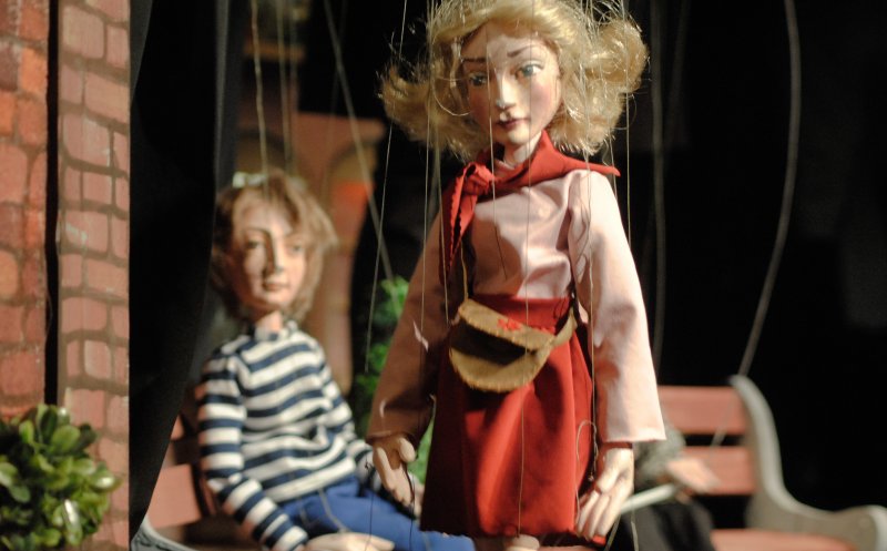 „Fata babei și fata moșului” și „Strada cu îngeri”, între  spectacolele online ale Teatrului „Puck”