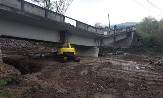 S-a rupt podul care duce spre Valea Drăganului