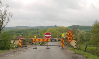S-a rupt podul care duce spre Valea Drăganului